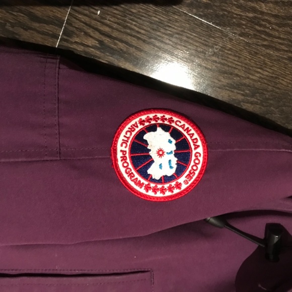 Ladies Authentic Canada Goose Jacket - Picture 3 of 6
